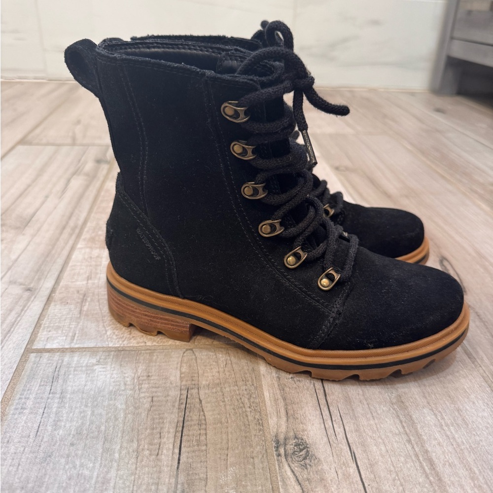 Sorel Black Lace-Up Boots with Brown Sole